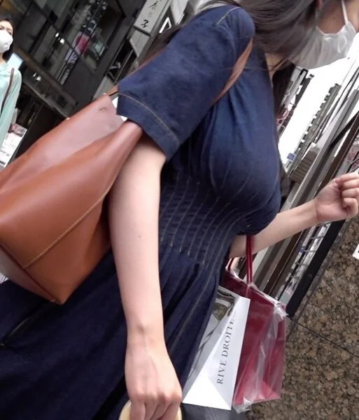くびれ爆乳ギャルのボインが刺激的