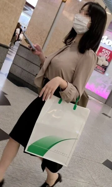 爆乳美女清楚OL様のたわわGカップがぶるんぶるん!