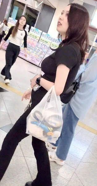 くびれ爆乳鬼乳ギャルの降臨!