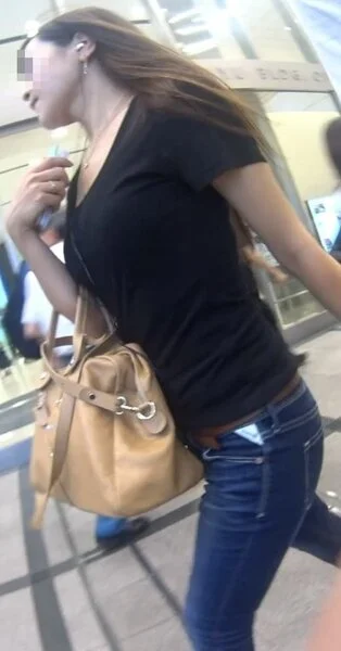 巨乳感たっぷりな美人お姉様