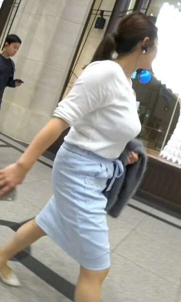 爆乳ニットボインな美人様