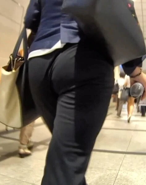 大暴れする美人OLの肉欲HIPな爆尻!