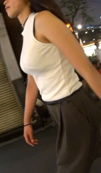 爆乳ノースリーブ乳な美人ギャル