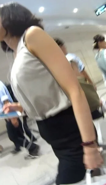 モデル級美人OLの爆乳の縦揺れ!