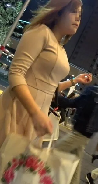 清楚爆乳ギャルのぶるんぶるん揺れるボイン