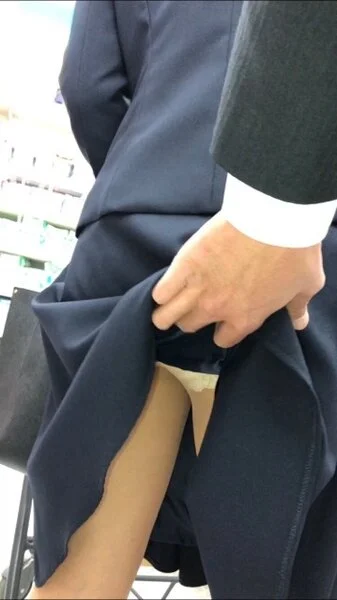 よく会うOLさん 逆さ撮り めくり