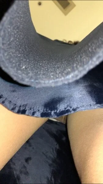 OLさん 逆さ撮り パンスト 黒パンティ