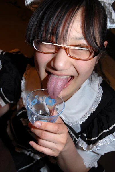 ◆素人投稿動画 従順な飲■大好きドMメイド、■■■■も精子も喜んでごくごく飲みま