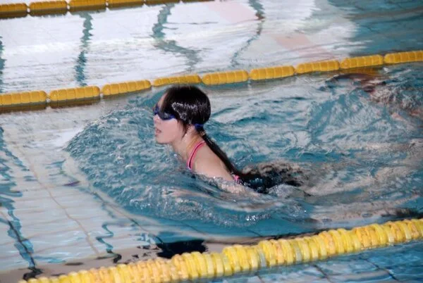◆素人投稿動画 スポーツ万能の美●女とトレーニング先の〇営プールでエッチしちゃい