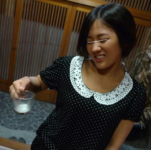 ◆素人投稿動画 黒髪ショートの可愛い女子大生さんに大量に精子を飲ませてあげました