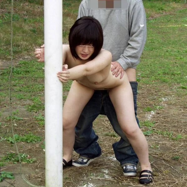 ◆素人投稿動画 経験人数一人の清楚な女子大生さんを野外で裸にして精子をかけてあげ