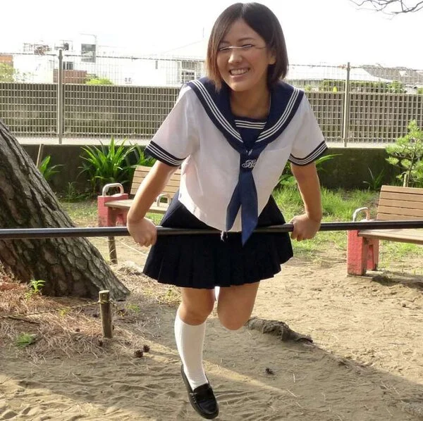 ◆素人投稿動画 ハイビジョン(HD)黒髪ショートのかわいい女子大生をボートで海へ