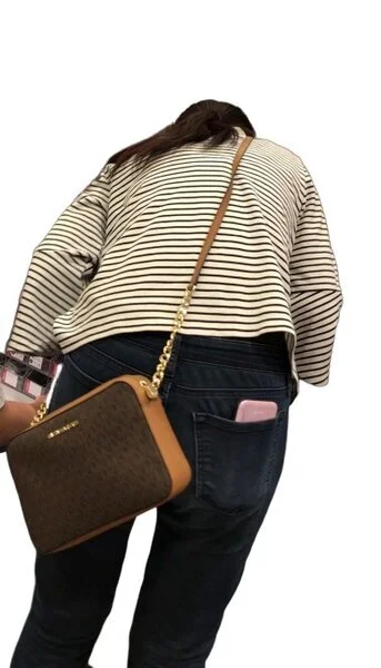 素人街撮り60 お尻がこれでもか!と見せつける美人女子大生