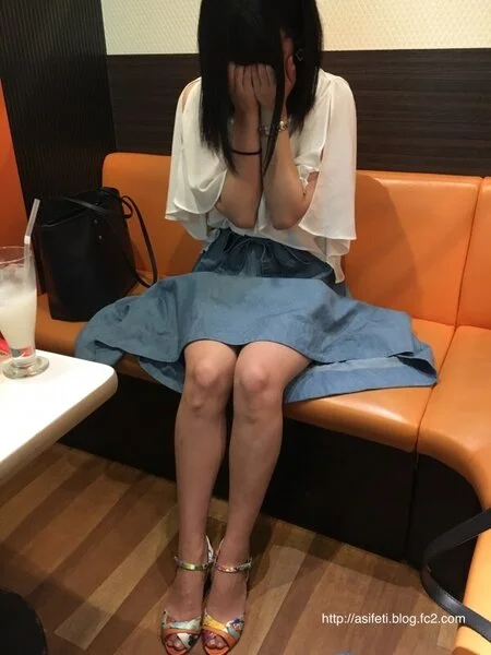 21歳女子大生さんの素足画像集