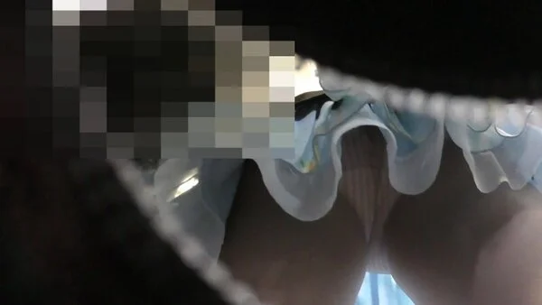 縞パンお姉さん