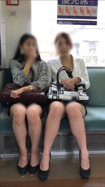 (期間限定顔出し)美人お姉さんダブルパンチラ