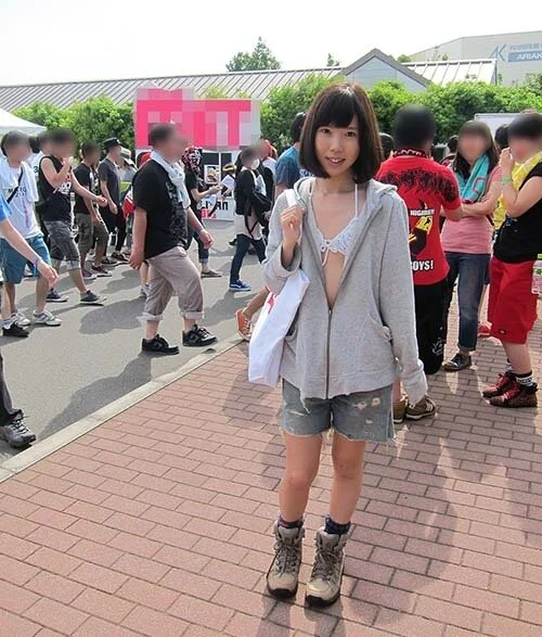 夏フェスにビキニで参加■■とテントに隠れて挿入