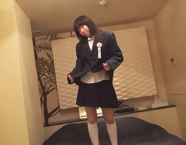 3月15日、卒業したので制服買ってと処女