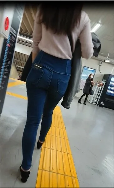 【尻百景】ぶち込みたいムラムラさせるピタパンデニム女
