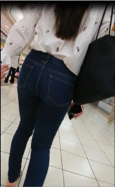 【極上尻】可愛いめセクシー女の母性溢れるむっちりジーンズヒップ