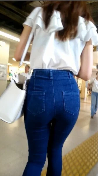 【極上尻】寝バックでガンガン突きたいフェロモンムンムンお姉さんのジーンズ尻3