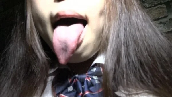 ★■■up★制服シャツのボタンがはち切れそうなJ cup 巨乳の長い舌べろ～んK