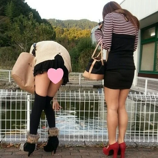 サービスエリアにて短すぎるスカートからパンチラしまくりJD①