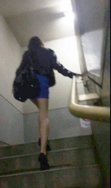【素人ストーキング×第②弾】帰宅途中の超絶生足美脚のS級スリム美女と階段でナンパ