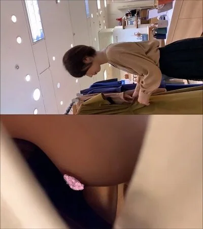 店員チラ☆ドアップで乳首を撮影されちゃう激マブ店員さん!!