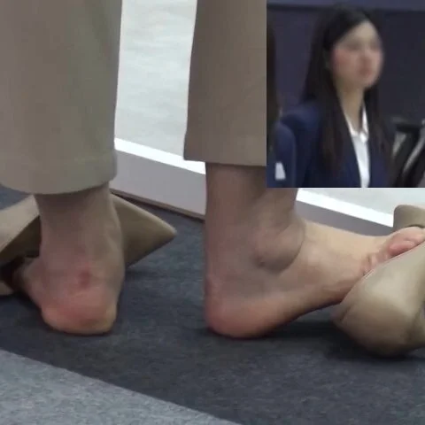 モーターショー コンパニオンの足7