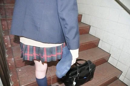 現役■■の足28～可愛い顔してとにかく臭い紺ソ!