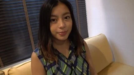 ハーフの19歳女子大生が突かれる度に巨乳を揺らして悶える