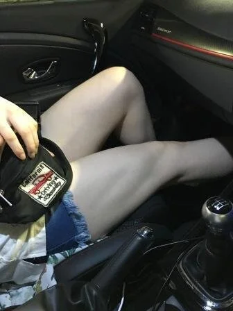 筋肉質な看護師の太ももと力こぶ