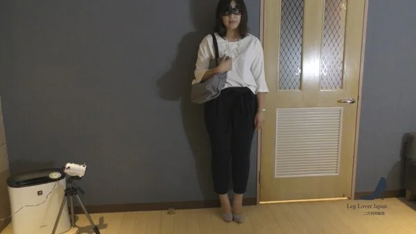 【個撮】パンスト美女の足指を舐めつくす【みく26才OL①】