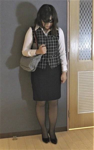 【スマタ射!】【事務制服OL】【個撮】パンスト美女の足指を舐めつくす【みく26才