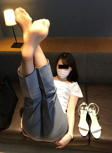 【個撮】【大手企業OL】パンスト美女の足指を舐めつくす【まりこ23才①】