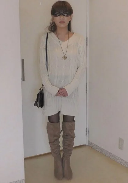 【足コキ射!】【絶叫人妻】【ロングブーツ】【個撮】パンスト美女の足指を舐めつくす