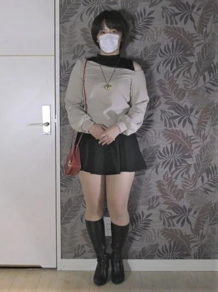 【ホ〇ン千秋似ハーフ顔】【足コキ射!】【足舐めズーム撮】パンスト美女の足指を舐め