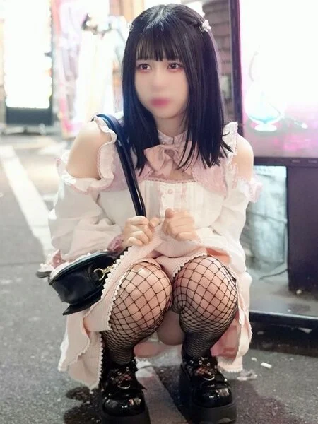 トー横をぼっちでうろつく超絶敏感の沼マ●コ地雷ジョシ…甘いお菓子でパキって毎秒イ