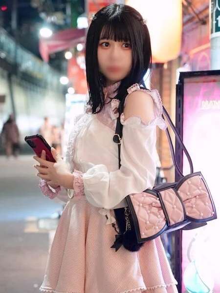 トー横をぼっちでうろつく超絶敏感の沼マ●コ地雷ジョシ…汗だく汁だく中出しSEXで