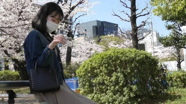【初顔出し】黒ソックス越しに伝わる、疲れた足のリアルな動き
