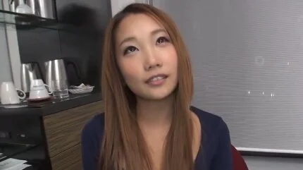 スレンダーボディの20歳フリーターが激しく突かれて快感に耐えきれず喘ぎまくる