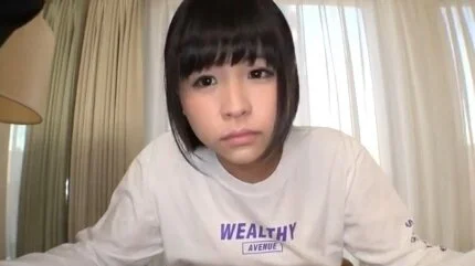 童顔で美巨乳の21歳デザイナーが経験少ない体の膣奥を執拗に突かれ悶絶