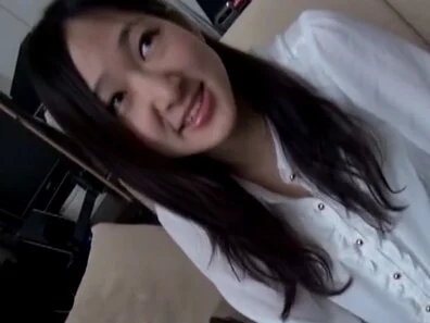 結婚1年の25歳人妻がスカウトされ話を聞きに来たのに他人棒で突かれ快感に顔を歪め
