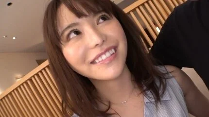美人で美巨乳の23歳歯科助手が初ハメ撮りで久しぶりの挿入に顔を歪ませて喘ぎまくる