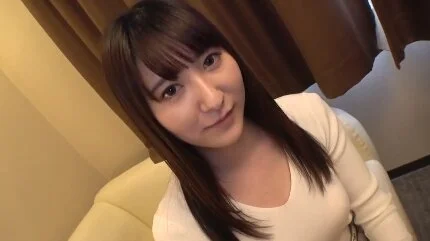 色白清楚系の21歳女子大生が経験少ない体を巨根で突かれて本気汁を溢れさせる