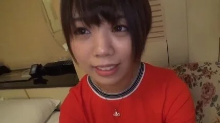 童顔清楚系の19歳専門生が初ハメ撮りで緊張しながらもアソコはビショ濡れ
