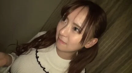 メイドカフェで働いている19歳専門生が羞恥心を煽られながら巨乳を揺らして奥を突か