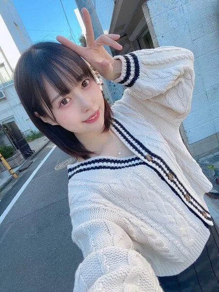 【シコかわ美しょうじょ】坂道系のデカ桃美尻カフェバー店員と露出デートで3発射【個