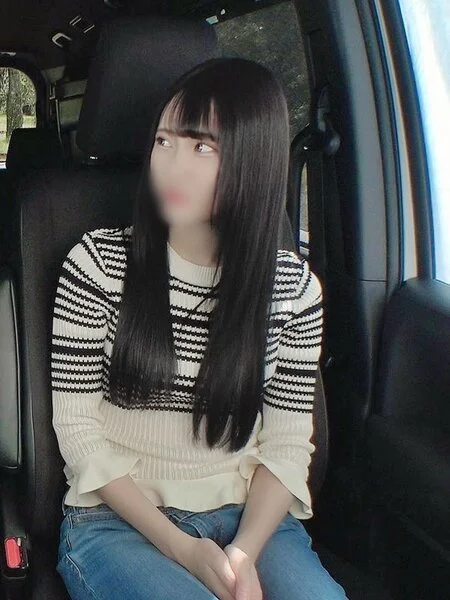 【密会車内SEX②】色白スレンダーむっちり乳の若妻が狭い車内で密会SEX…服の下